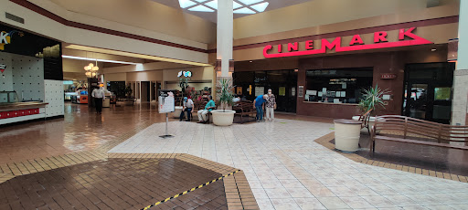 Mall de las Aguilas