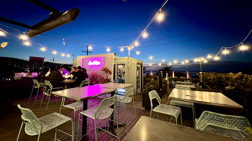 LindaRose Rooftop Bar & Grill at Hotel 1110