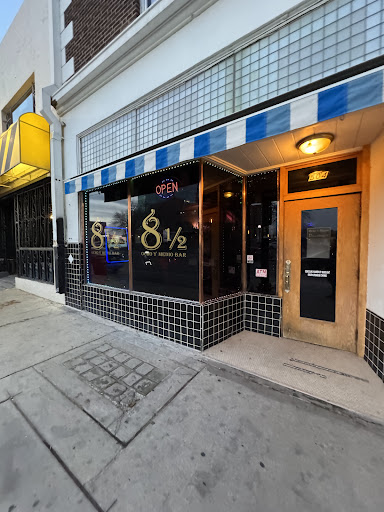 8 1/2 Ocho y Medio Gay Bar