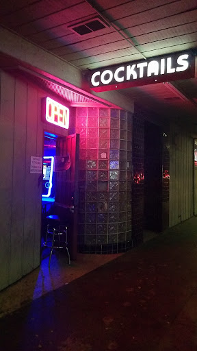 Harry's Cocktail Lounge