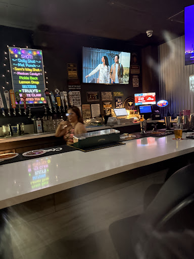 Dollies Bar & Grille