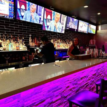 TheCave Sports Bar: Ambiente Deportivo y Cerveza Fría en [Ciudad]